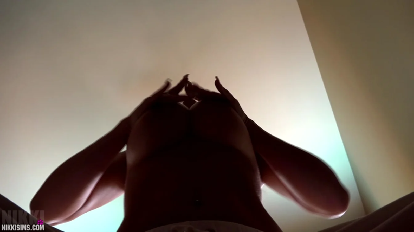 Preview of NikkiSims Topless In Sweats Full XXX